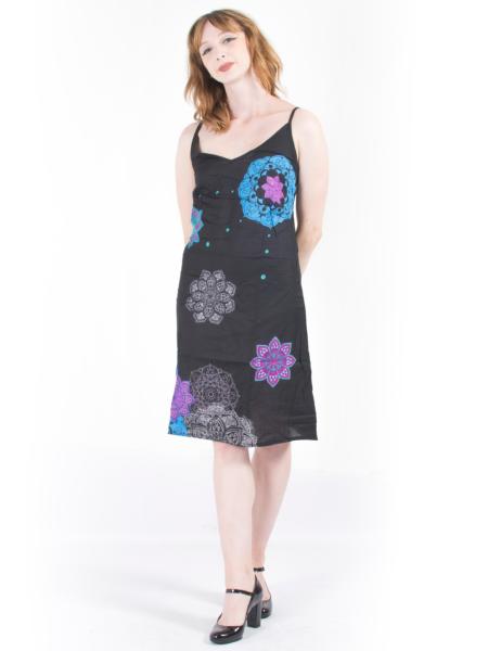 Robe noire et bleue à fine bretelles et motif mandala